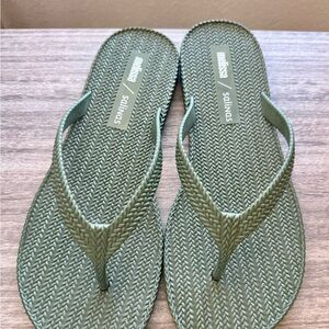 Melissa Olive Green Textured Jelly Flip Flops